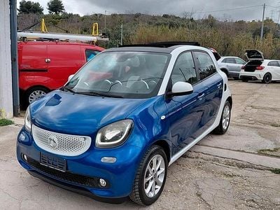 Begagnad Smart ForFour Passion 71 HK (52 kW) 2016 Blå Halvkombi