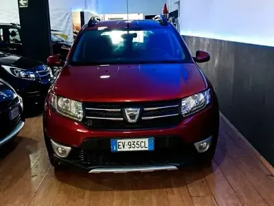 Begagnad Dacia Sandero Prestige 90 HK (66 kW) 2014 Röd Sedan
