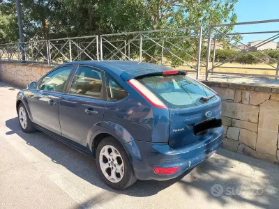 Usata Ford Focus 109 CV (80 kW) 2011 Bluazzurro Berlina