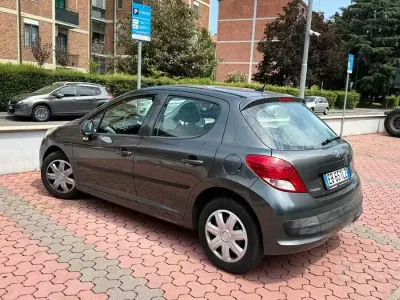 Usata Peugeot 207 73 CV (53 kW) 2010 Grigio Berlina