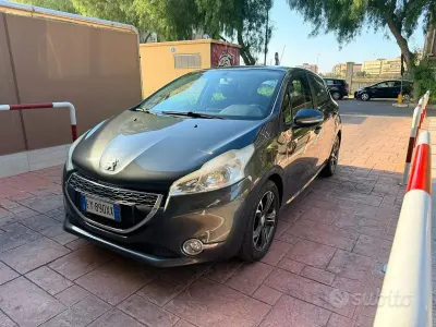 Usata Peugeot 208 Allure 91 CV (66 kW) 2015 Grigio Utilitaria