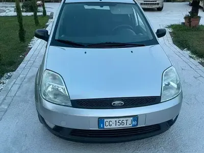 Usata Ford Fiesta 68 CV (50 kW) 2003 Grigio Utilitaria
