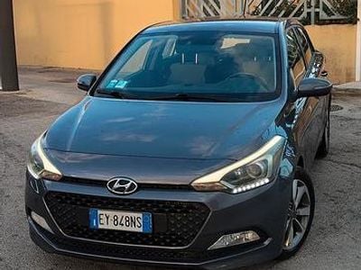 Usata Hyundai i20 100 CV (73 kW) 2015 Grigio Utilitaria