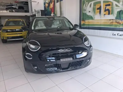 Nuova Fiat 600 La Prima 100 CV (73 kW) 2026 Nero SUV
