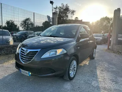 Usata Lancia Ypsilon 95 CV (69 kW) 2012 Marrone Utilitaria