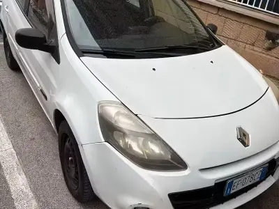 Usata Renault Clio II 86 CV (63 kW) 2010 Bianco Berlina