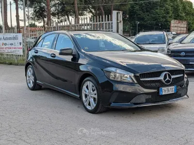 Usado Mercedes A180 109 HP (80 kW) 2017 Preto Sedan