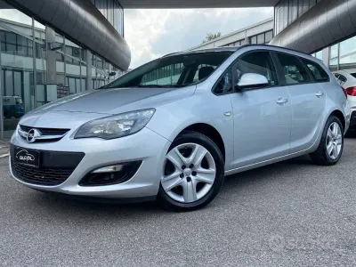 Käytetty Opel Astra Cosmo 110 HP (80 kW) 2015 Harmaa Farmari