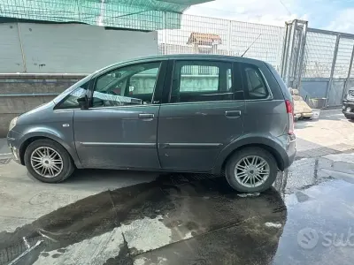 Usata Lancia Musa 90 CV (66 kW) 2007 Grigio Monovolume