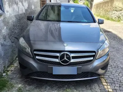 Usata Mercedes A180 109 CV (80 kW) 2015 Grigio Berlina