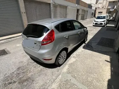 Usata Ford Fiesta 97 CV (71 kW) 2009 Berlina