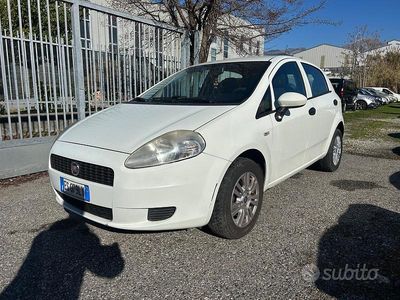 Usata Fiat Punto Lounge 77 CV (56 kW) 2013 Bianco Utilitaria