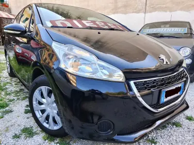 Usata Peugeot 208 Allure 68 CV (50 kW) 2015 Nero Utilitaria