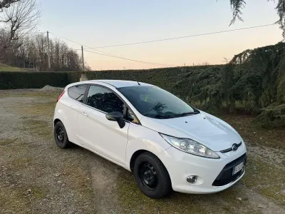 Usata Ford Fiesta Titanium 68 CV (50 kW) 2011 Berlina