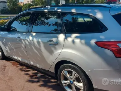Usata Ford Focus 115 CV (84 kW) 2011 Grigio Station wagon