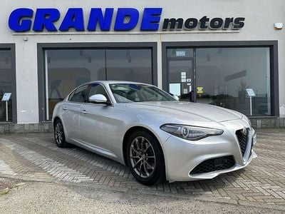 Usata Alfa Romeo Giulia 150 CV (110 kW) 2017 Agento metallizzato Berlina