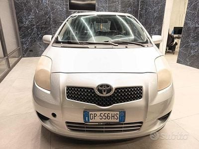 Usata Toyota Yaris 69 CV (50 kW) 2008 Grigio Utilitaria