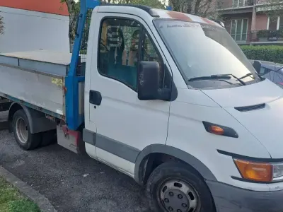 Usata Iveco Daily 110 CV (80 kW) 2005 Bianco Furgone