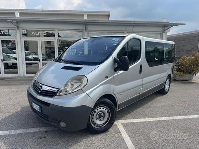 Usata Opel Vivaro 120 CV (88 kW) 2007 Argento Monovolume