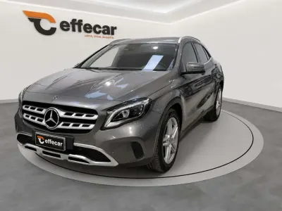 Usata Mercedes GLA200 Business 136 CV (100 kW) 2018 Argento SUV
