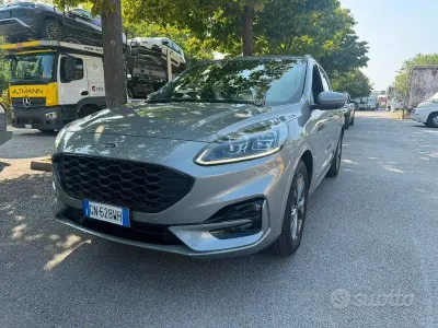 Usata Ford Kuga ST-Line 152 CV (111 kW) 2023 Grigio SUV