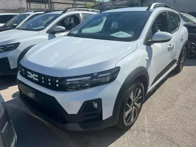 Nuova Dacia Sandero Expression 122 CV (89 kW) 2026 Vari colori Berlina