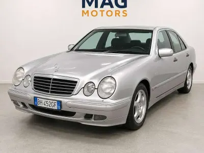 Usata Mercedes E200 Avantgarde 186 CV (136 kW) 2000 Grigio Berlina