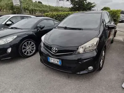 Usata Toyota Yaris Lounge 90 CV (66 kW) 2013 Utilitaria