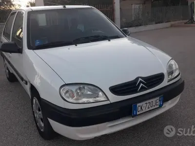 Usata Citroën Saxo 57 CV (41 kW) 2003 Bianco Utilitaria