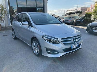 Usata Mercedes B180 109 CV (80 kW) 2017 Argento Monovolume