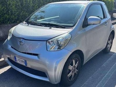 Usata Toyota iQ 68 CV (50 kW) 2009 Argento Utilitaria