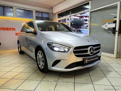 Usata Mercedes B200 150 CV (110 kW) 2020 Grigio Monovolume