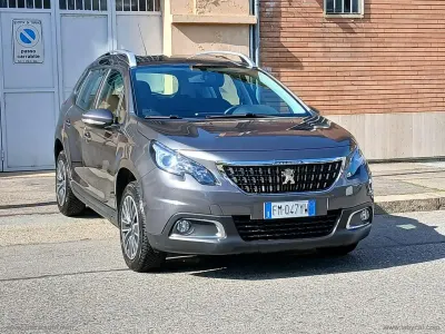 Usata Peugeot 2008 Access 82 CV (60 kW) 2017 Grigio SUV