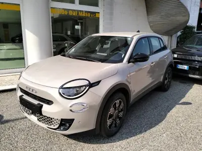Usata Fiat 600 Pop 136 CV (100 kW) 2025 Beige pastello SUV