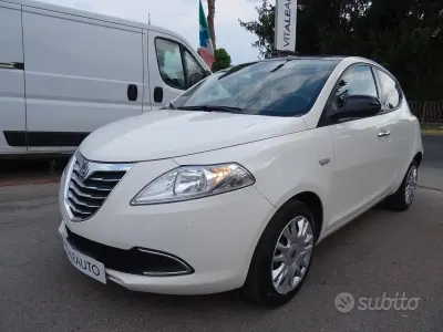 Usata Lancia Ypsilon Platinum 69 CV (50 kW) 2011 Bianco Utilitaria