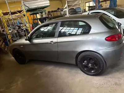 Usata Alfa Romeo 147 105 CV (77 kW) 2006 Grigio Utilitaria