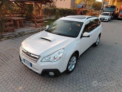 Usata Subaru Outback Trend 150 CV (110 kW) 2014 Bianco Station wagon