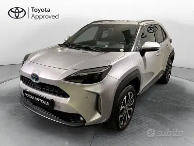 Käytetty Toyota Yaris Cross Trend 116 HP (85 kW) 2023 Harmaa Katumaasturi