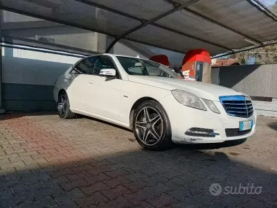 Usata Mercedes E200 136 CV (100 kW) 2011 Bianco Berlina