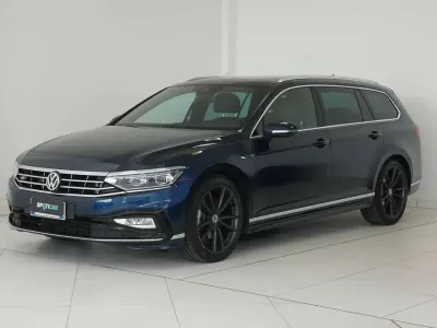 Usata VW Passat Executive 190 CV (139 kW) 2020 Blu/azzurro Station wagon