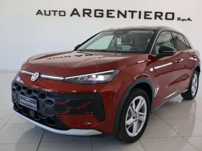 Nuova VW T-Roc Style 116 CV (85 kW) 2026 Flame red/mistral soul SUV