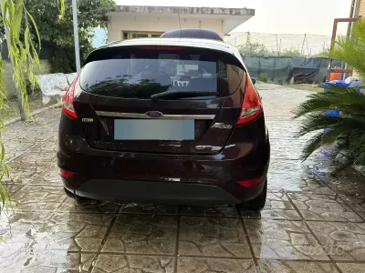 Usata Ford Fiesta 70 CV (51 kW) 2010 Marrone Berlina