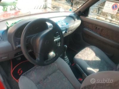 Usata Nissan Micra 54 CV (39 kW) 1997 Rosso Utilitaria