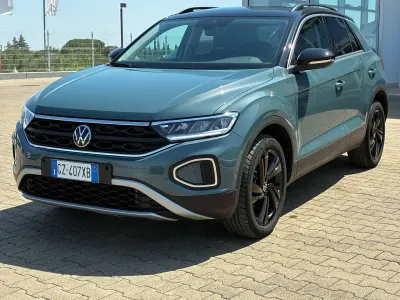 Usata VW T-Roc Sportline 116 CV (85 kW) 2025 Verde SUV
