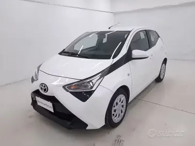 Usado Toyota Aygo Business Edition 72 HP (52 kW) 2019 Branco Citadino