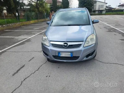 Usata Opel Zafira 94 CV (69 kW) 2008 Grigio Monovolume