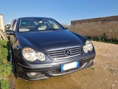 Usata Mercedes C220 Elegance 150 CV (110 kW) 2006 Grigio Coupé