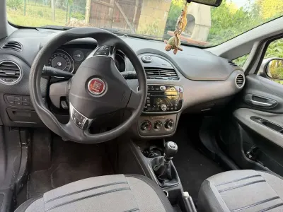 Usata Fiat Punto Evo Emotion 77 CV (56 kW) 2010 Utilitaria
