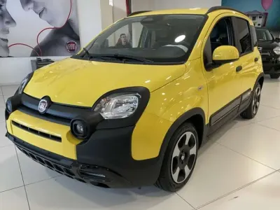 Usata Fiat Panda Cross Cross 69 CV (50 kW) 2025 Giallo Utilitaria