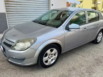 Begagnad Opel Astra Enjoy 101 HK (74 kW) 2006 Grå Sedan